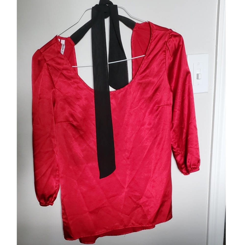 Studio Y, Small, red